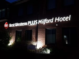 BW PLUS milford Hotel night time